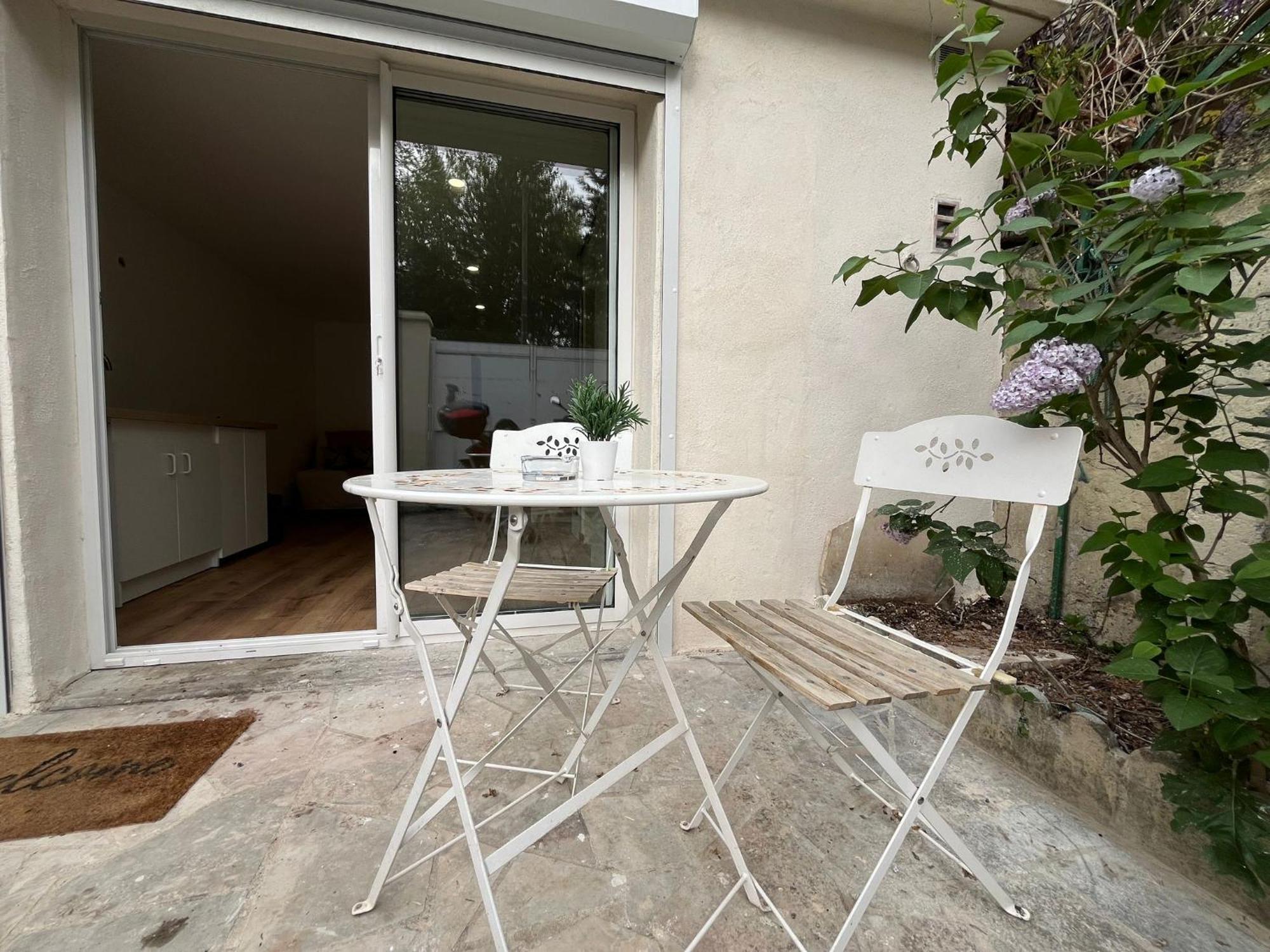 Studio Avec Clim Et Terrasse Proche Du Centre Ville D'Avignon Luaran gambar