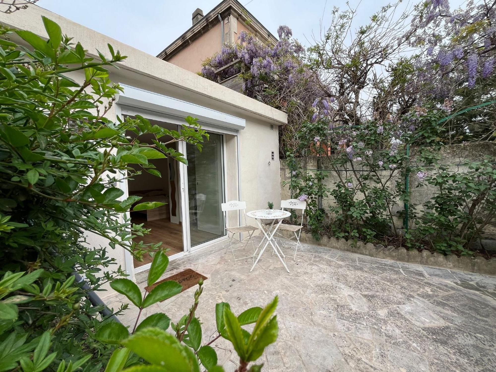 Studio Avec Clim Et Terrasse Proche Du Centre Ville D'Avignon Luaran gambar